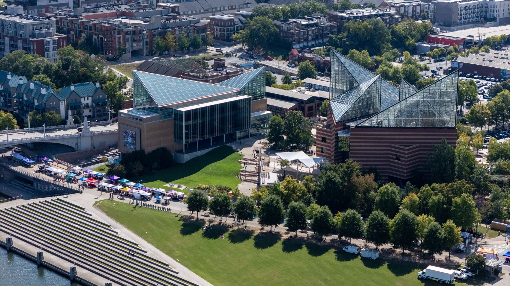 Aerial of the Chattanooga riverfront and Tennessee Aquarium