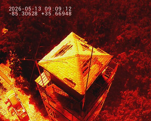 Thermal drone image of the same lookout-tower roof